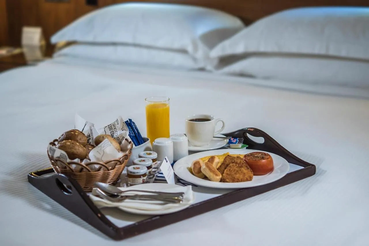 Jumeira Rotana - Dubai 4*,